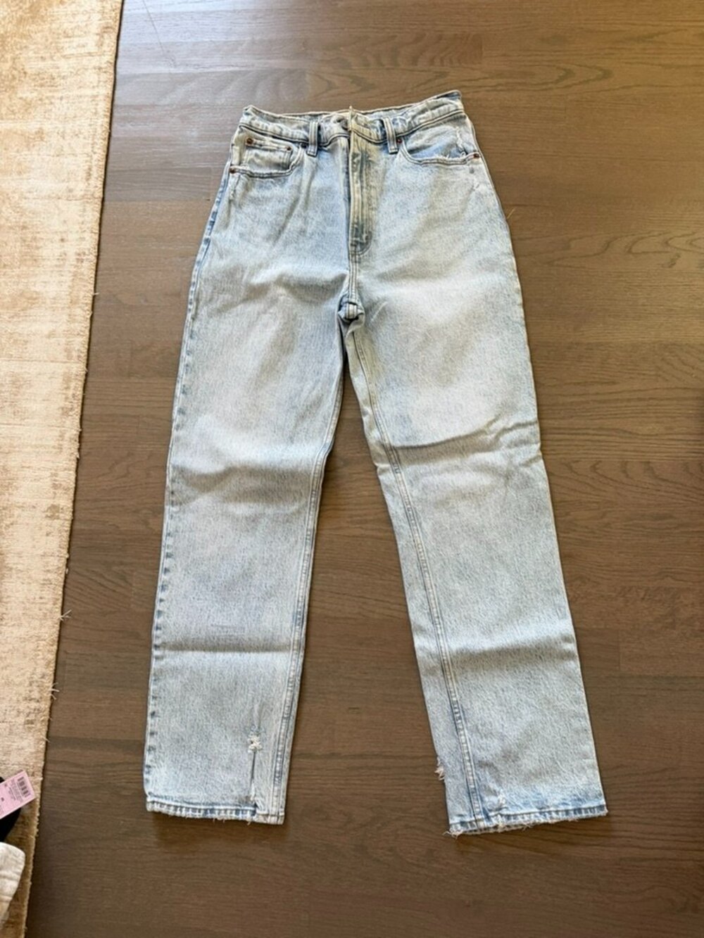 Abercrombie & Fitch 90s Straight Ultra High Rise Light Wash Jeans Size 28/6R